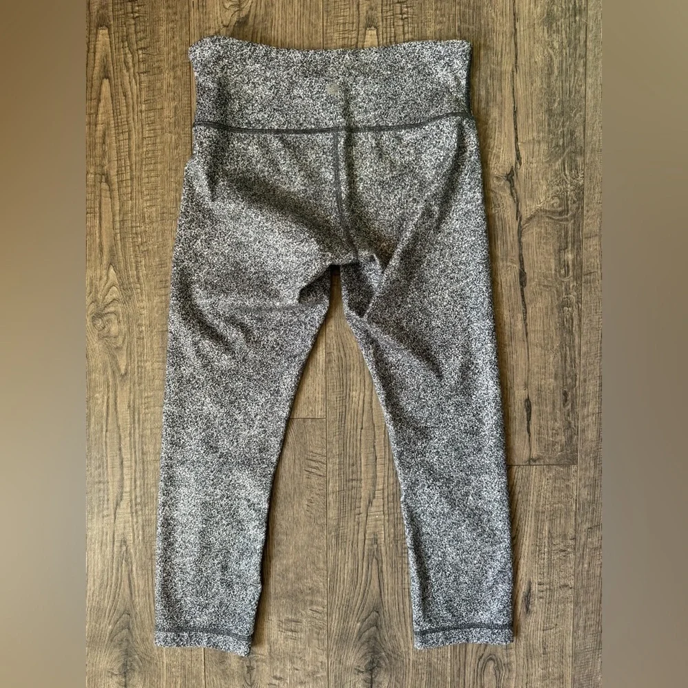 Lululemon Wunder Under Crop- 21”- Size 4